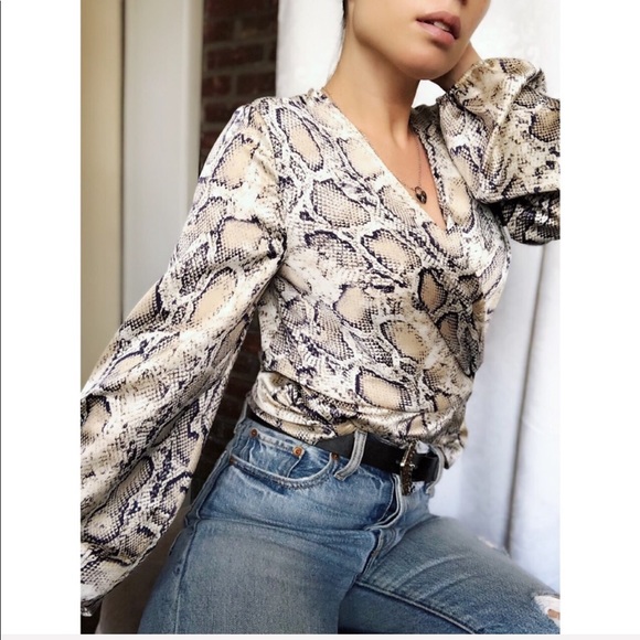 Tops - Last 1✨Gwyneth Snake Print Puff Sleeve Top